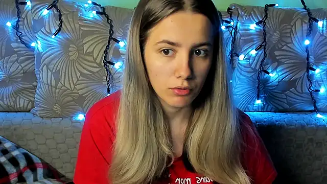 MaggieCake online show from October 30, 2025, 3:52 am