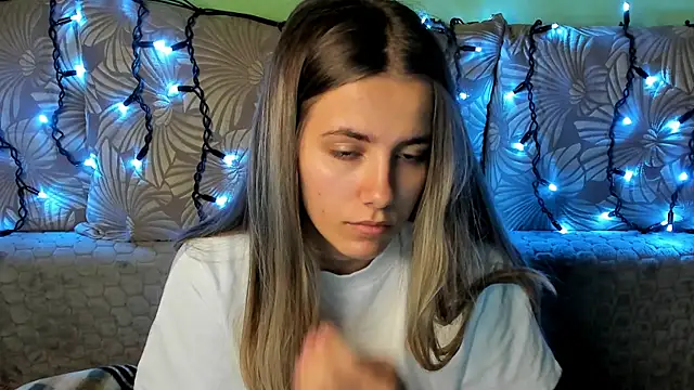 MaggieCake online show from November 11, 2025, 3:39 am