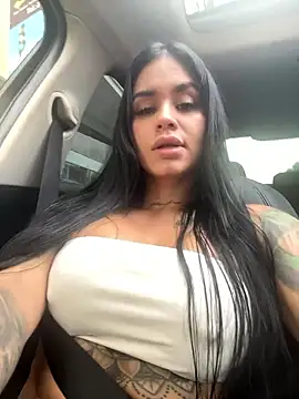 LaraHenao online show from January 19, 2026, 12:20 pm