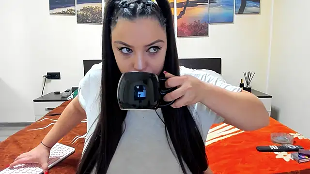 Snapshot of adelline chatting on January 8, 2025, 9:44 pm adelline online show from January 8, 2025, 9:44 pm