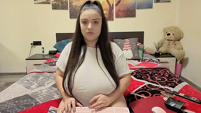 adelline online show from January 14, 2026, 9:42 pm