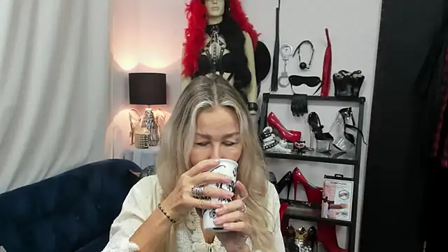 crystaLUX online show from September 24, 2025, 4:05 am