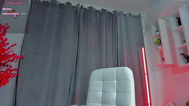 Snapshot of Raven_Luna chatting on December 6, 2024, 10:27 am Raven Luna online show from December 6, 2024, 10:27 am