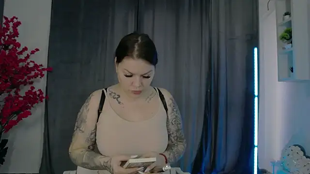 Snapshot of Raven_Luna chatting on December 12, 2024, 7:19 am Raven Luna online show from December 12, 2024, 7:19 am
