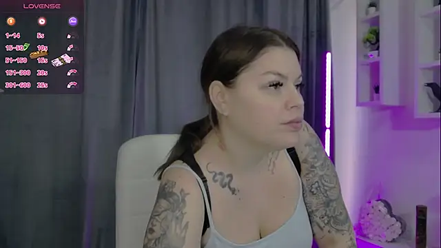 Snapshot of Raven_Luna chatting on December 19, 2024, 7:18 am Raven Luna online show from December 19, 2024, 7:18 am