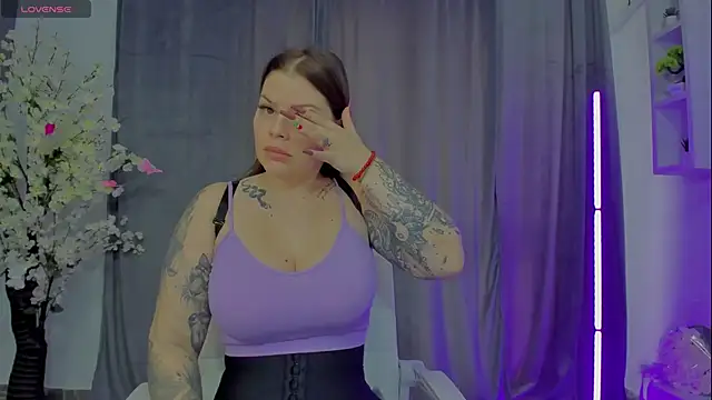 Snapshot of Raven_Luna chatting on January 10, 2025, 7:25 am Raven Luna online show from January 10, 2025, 7:25 am