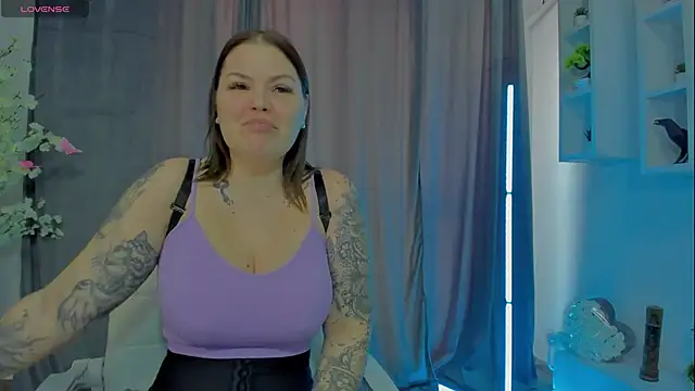 Snapshot of Raven_Luna chatting on January 10, 2025, 10:28 am Raven Luna online show from January 10, 2025, 10:28 am