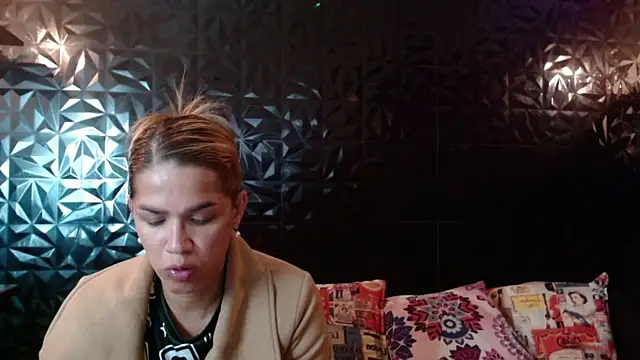 PINK  LOLA1 online show from June 10, 2026, 11:57 pm