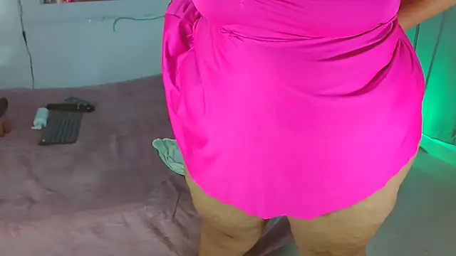 Snapshot of Selenna01 chatting on February 1, 2025, 5:37 pm Selenna01 online show from February 1, 2025, 5:37 pm