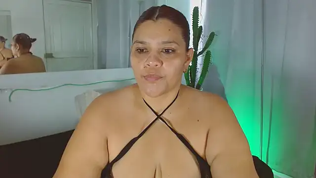 Snapshot of Selenna01 chatting on February 2, 2025, 12:35 pm Selenna01 online show from February 2, 2025, 12:35 pm