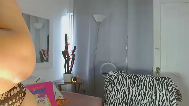 Snapshot of Selenna01 chatting on February 25, 2025, 1:39 pm Selenna01 online show from February 25, 2025, 1:39 pm