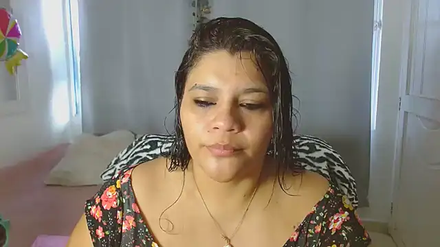 Snapshot of Selenna01 chatting on September 24, 2025, 1:03 pm Selenna01 online show from September 24, 2025, 1:03 pm