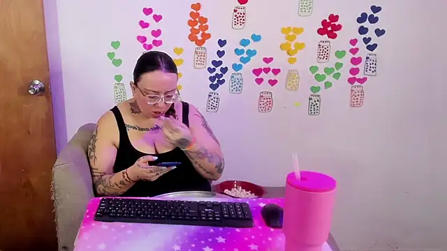 MiaYMolly online show from June 24, 2026, 11:26 pm