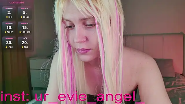Snapshot of Evelyn_rabbit chatting on March 19, 2026, 3:05 pm Evelyn rabbit online show from March 19, 2026, 3:05 pm