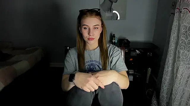 KindKristy online show from December 26, 2024, 5:04 am