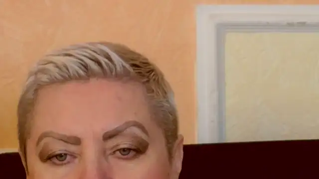 LadyPosh online show from October 21, 2025, 9:15 pm