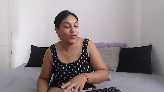 Indianbloom- online show from January 1, 2025, 8:13 am