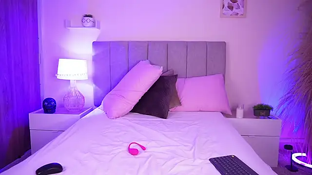 curvyliciousss online show from January 13, 2025, 11:38 pm