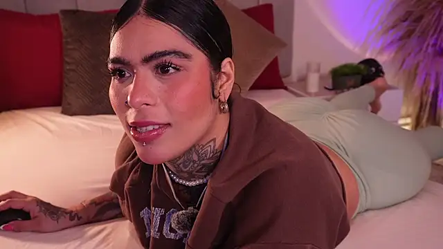 curvyliciousss online show from September 29, 2025, 4:34 pm