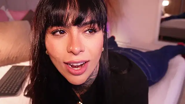 curvyliciousss online show from October 21, 2025, 4:19 pm