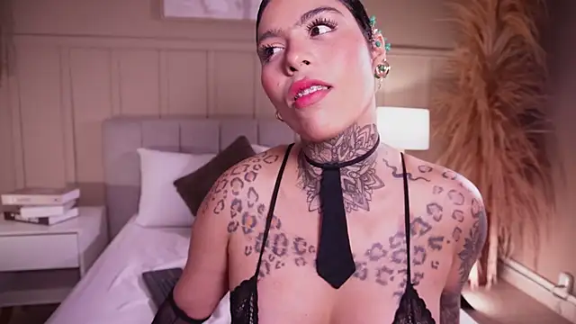 Snapshot of curvyliciousss chatting on March 10, 2026, 5:29 pm curvyliciousss online show from March 10, 2026, 5:29 pm