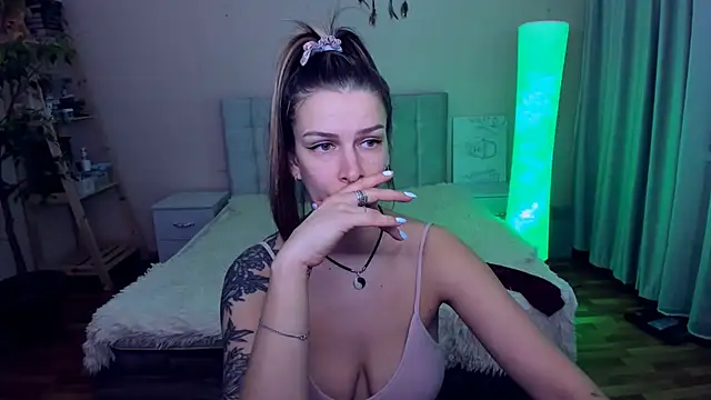 AlexiaDarren online show from March 19, 2025, 9:58 pm