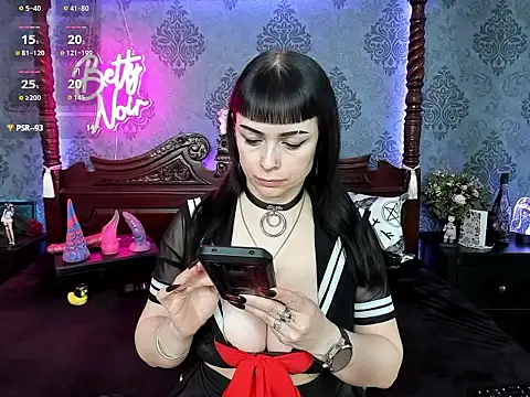 Snapshot of BettyNoir chatting on October 4, 2025, 7:28 am BettyNoir online show from October 4, 2025, 7:28 am