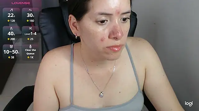 spicey latina online show from May 15, 2026, 7:32 pm