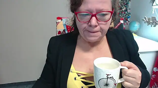 Snapshot of Adelewildx chatting on December 17, 2024, 4:45 am Adelewildx online show from December 17, 2024, 4:45 am