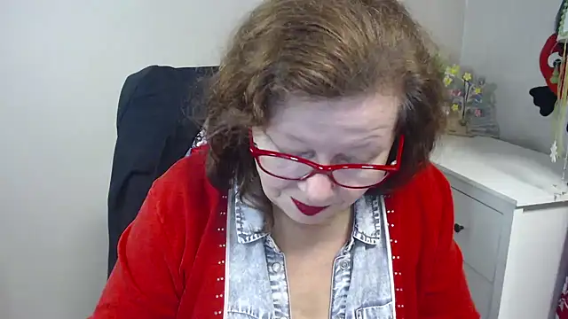 Snapshot of Adelewildx chatting on February 4, 2025, 7:40 am Adelewildx online show from February 4, 2025, 7:40 am