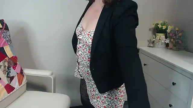 Snapshot of Adelewildx chatting on February 10, 2025, 8:09 am Adelewildx online show from February 10, 2025, 8:09 am