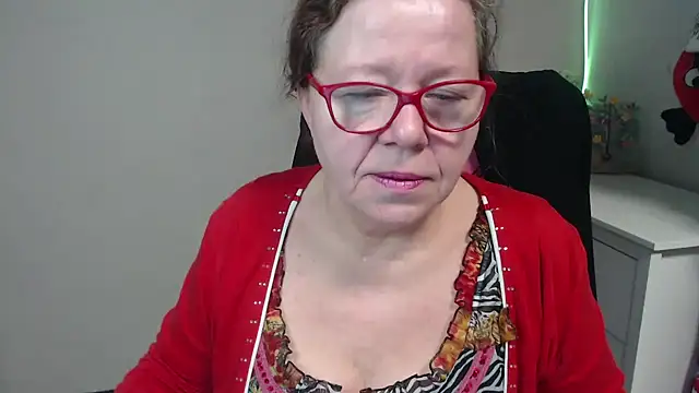 Snapshot of Adelewildx chatting on February 26, 2025, 4:03 am Adelewildx online show from February 26, 2025, 4:03 am