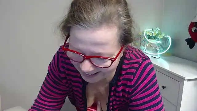 Snapshot of Adelewildx chatting on March 3, 2025, 4:03 am Adelewildx online show from March 3, 2025, 4:03 am