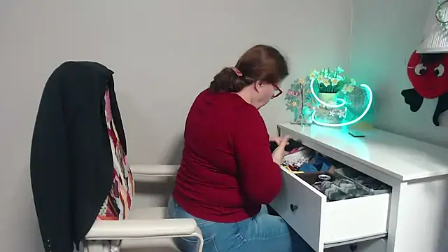 Snapshot of Adelewildx chatting on March 5, 2025, 4:24 am Adelewildx online show from March 5, 2025, 4:24 am