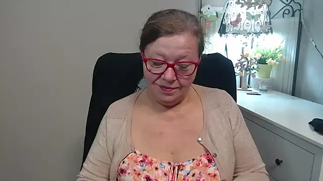 Snapshot of Adelewildx chatting on September 24, 2025, 3:21 am Adelewildx online show from September 24, 2025, 3:21 am