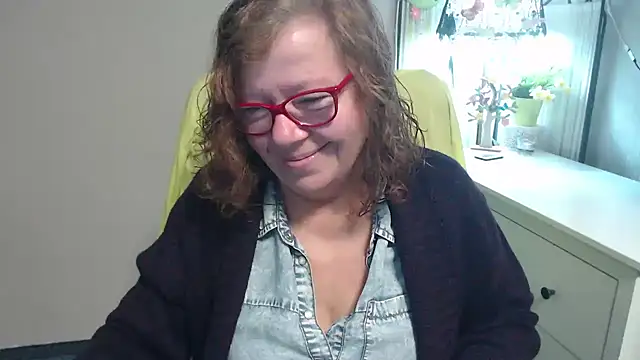 Snapshot of Adelewildx chatting on October 2, 2025, 2:51 am Adelewildx online show from October 2, 2025, 2:51 am