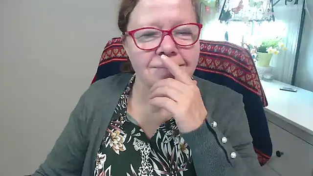 Snapshot of Adelewildx chatting on October 16, 2025, 3:29 am Adelewildx online show from October 16, 2025, 3:29 am