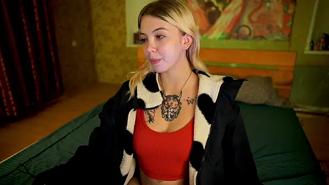 Snapshot of Allison_Cuty chatting on October 6, 2025, 9:12 pm Allison Cuty online show from October 6, 2025, 9:12 pm