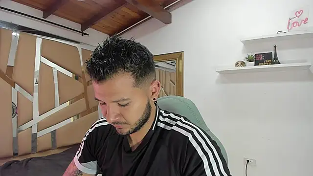 Snapshot of mister_miike chatting on February 19, 2025, 3:06 am mister miike online show from February 19, 2025, 3:06 am