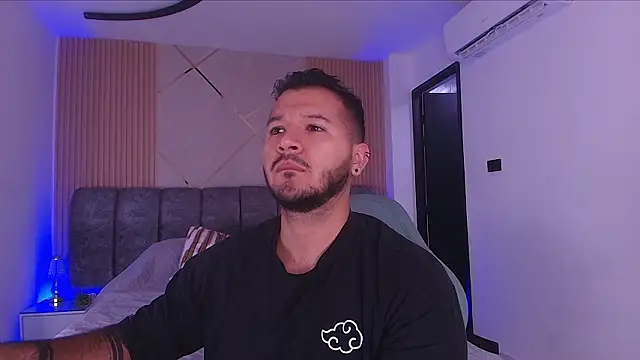 Snapshot of mister_miike chatting on February 12, 2026, 3:12 am mister miike online show from February 12, 2026, 3:12 am