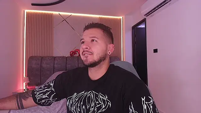 Snapshot of mister_miike chatting on February 24, 2026, 3:04 am mister miike online show from February 24, 2026, 3:04 am