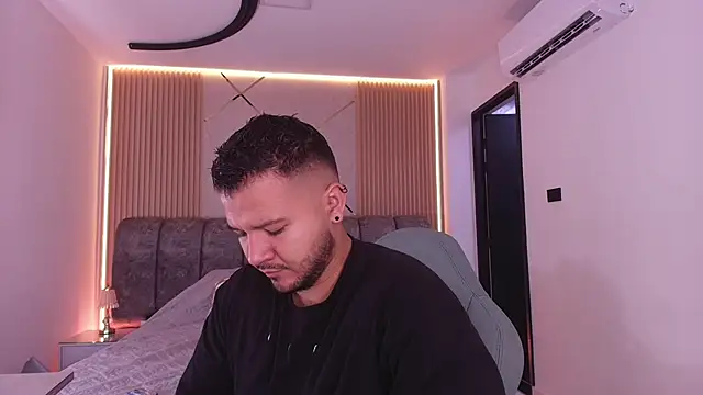 Snapshot of mister_miike chatting on February 27, 2026, 3:06 am mister miike online show from February 27, 2026, 3:06 am