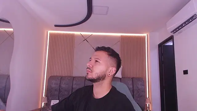 Snapshot of mister_miike chatting on March 5, 2026, 3:02 am mister miike online show from March 5, 2026, 3:02 am