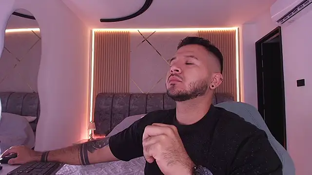 Snapshot of mister_miike chatting on March 15, 2026, 3:12 am mister miike online show from March 15, 2026, 3:12 am