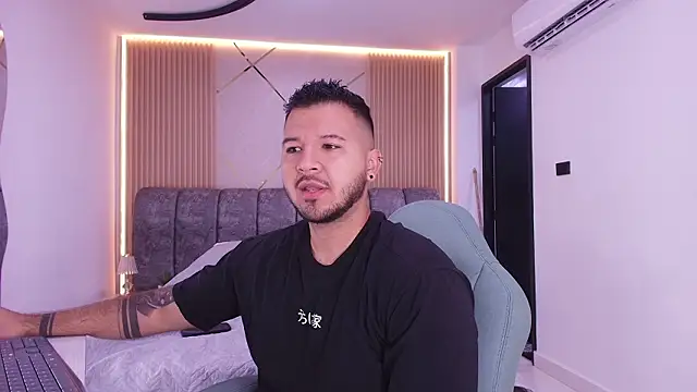 Snapshot of mister_miike chatting on March 16, 2026, 3:01 am mister miike online show from March 16, 2026, 3:01 am