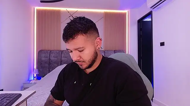 Snapshot of mister_miike chatting on March 20, 2026, 3:11 am mister miike online show from March 20, 2026, 3:11 am