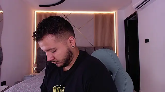 Snapshot of mister_miike chatting on March 21, 2026, 3:11 am mister miike online show from March 21, 2026, 3:11 am