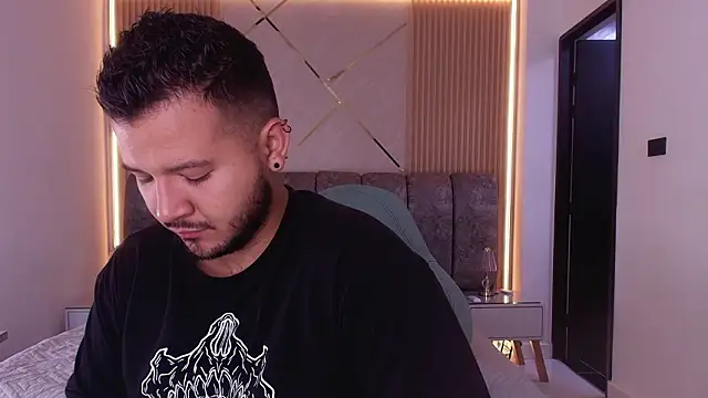 Snapshot of mister_miike chatting on March 22, 2026, 3:10 am mister miike online show from March 22, 2026, 3:10 am