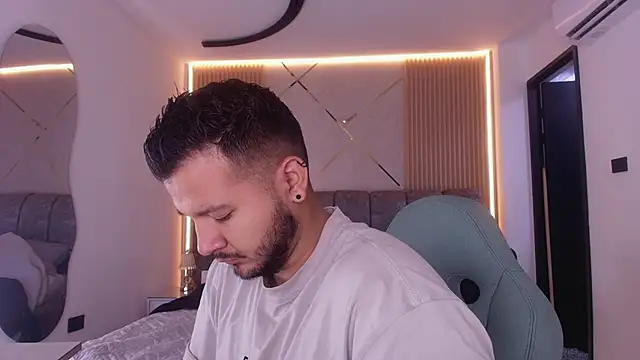 Snapshot of mister_miike chatting on March 24, 2026, 3:11 am mister miike online show from March 24, 2026, 3:11 am