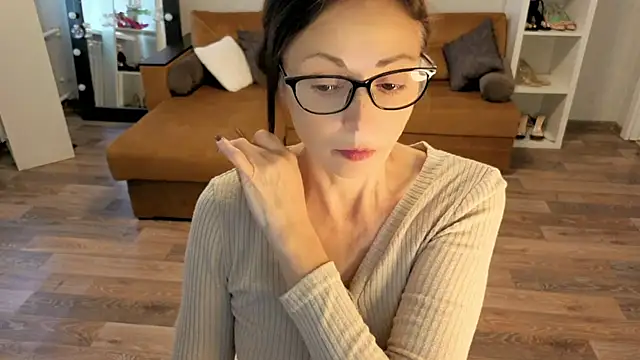 CaringSophie online show from October 31, 2025, 9:10 am